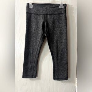 🛍️Lululemon Black/Gray Textures Crop Leggings - Size 4